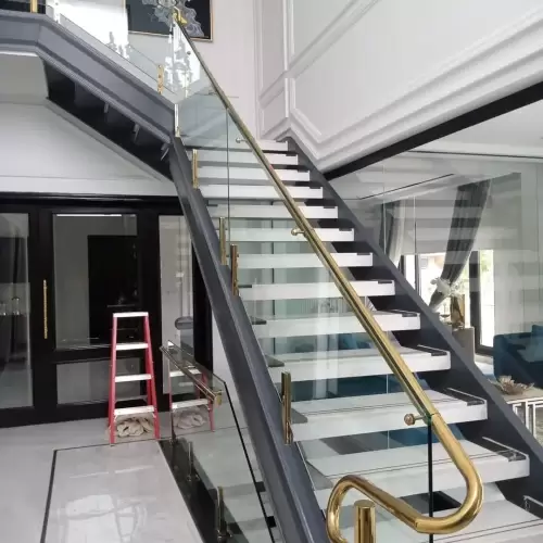 glass deck railing
